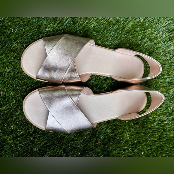 H&M Gold Sandals Crisscross Design - Picture 2 of 9